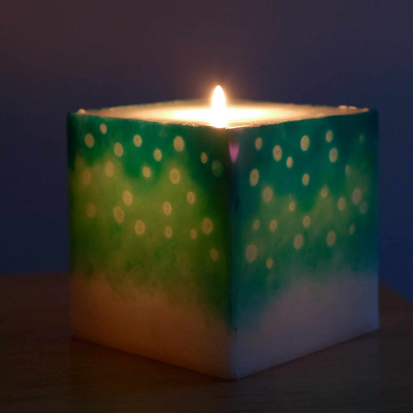 Draw By Ballare - AWA-漸層顏色中加入可愛的泡泡,點燃時於泡泡位置透出燭光