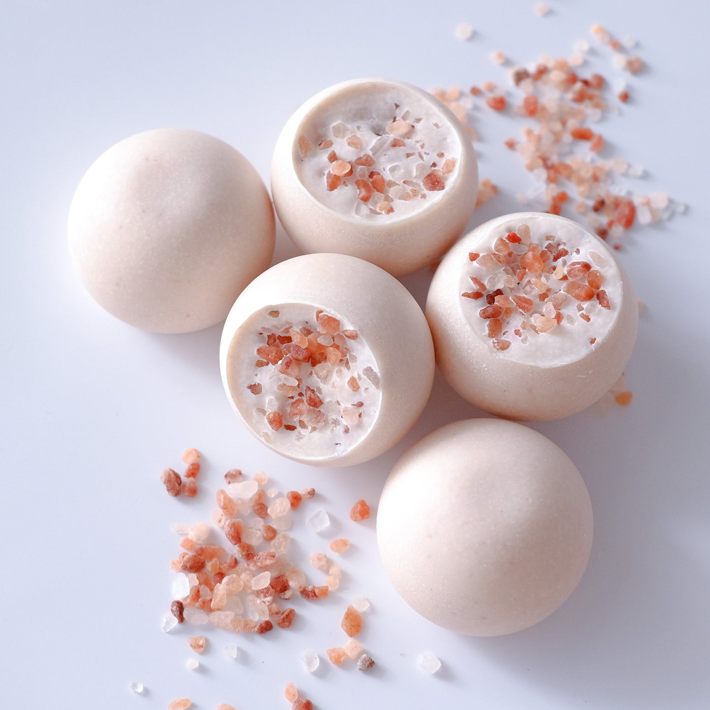 手工皂現貨購買-喜馬拉雅粉紅鹽皂 鹽皂能清除多餘皮脂,特別適合喜歡洗感清爽之人士使用。主要成份:初榨椰子油、蓖麻油、天然粉末、喜馬拉雅粉紅鹽;適用肌膚:油性或中性皮膚;用途:洗澡洗手;包裝:無二麻布袋附起泡網;隨機發貨,如需指定肥皂,請聯絡無二查詢。因冷製皂需要至少一個月時間熟成,歡迎提早客製訂購。